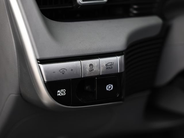 Used 2024 Atlas White Hyundai SEL image 19