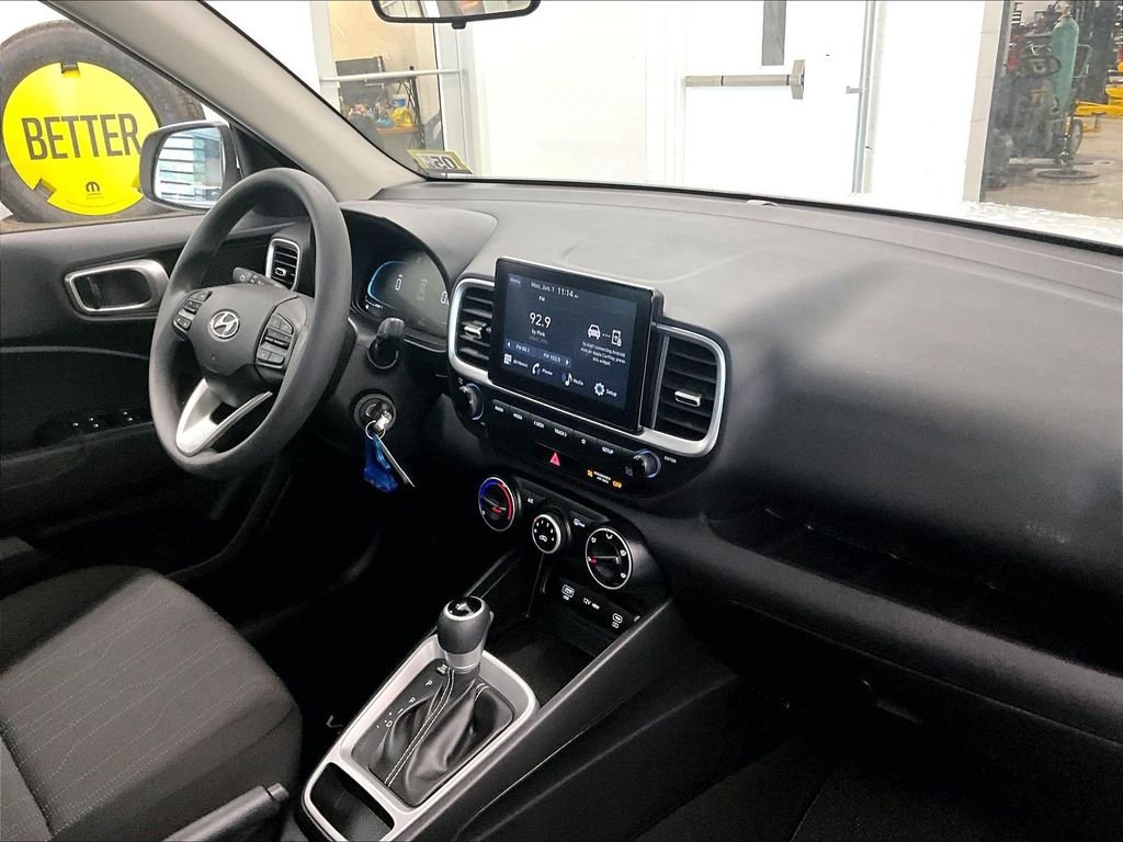 Used 2025 Lunar White Hyundai SE image 14
