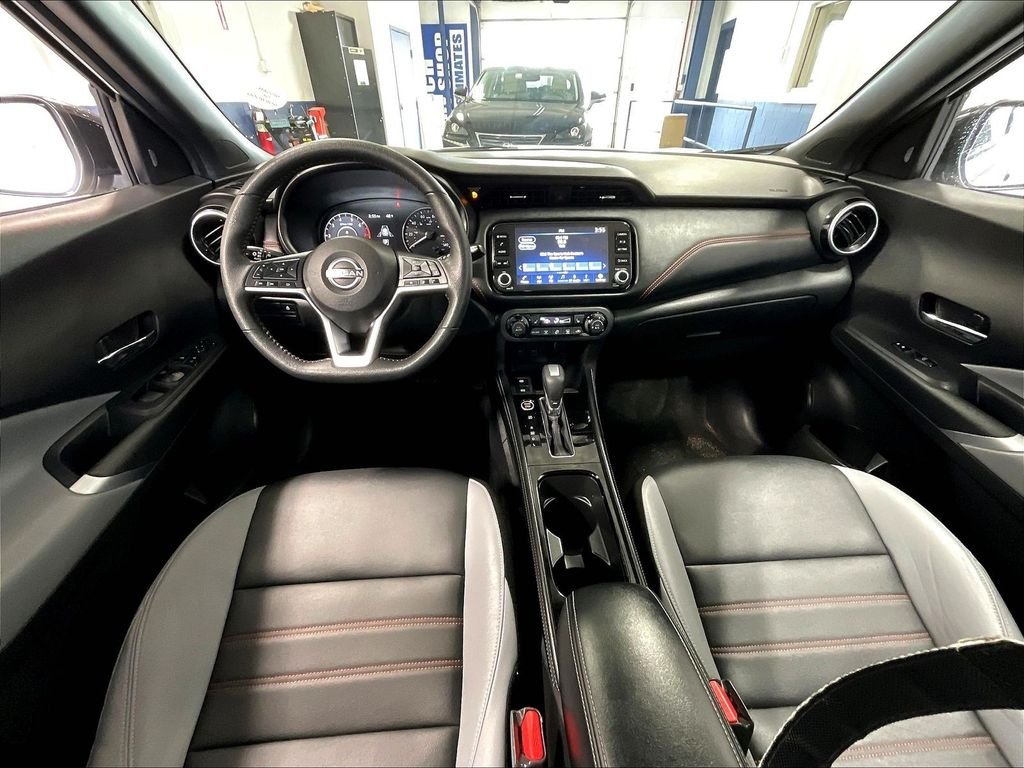 Used 2023 White Nissan SR image 21