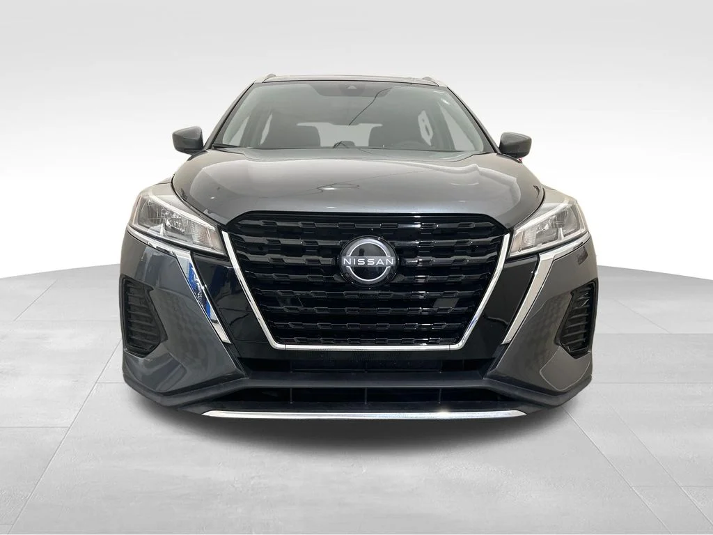 Used 2024 Gray Nissan SV image 9