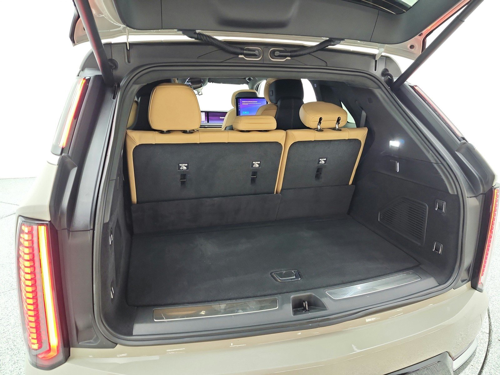 Used 2026 Sandstone Cadillac Premium Luxury image 21