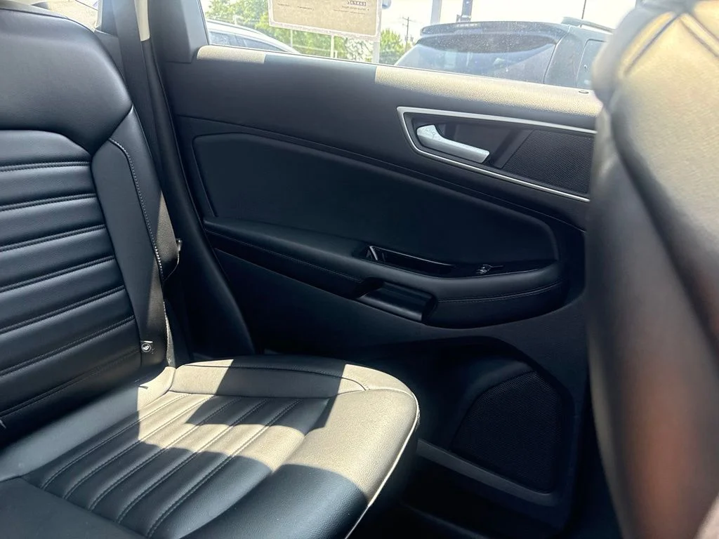 Used 2020 Red Ford SEL image 27