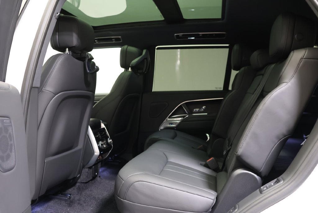 New 2027 Fuji White Land Rover SE image 34