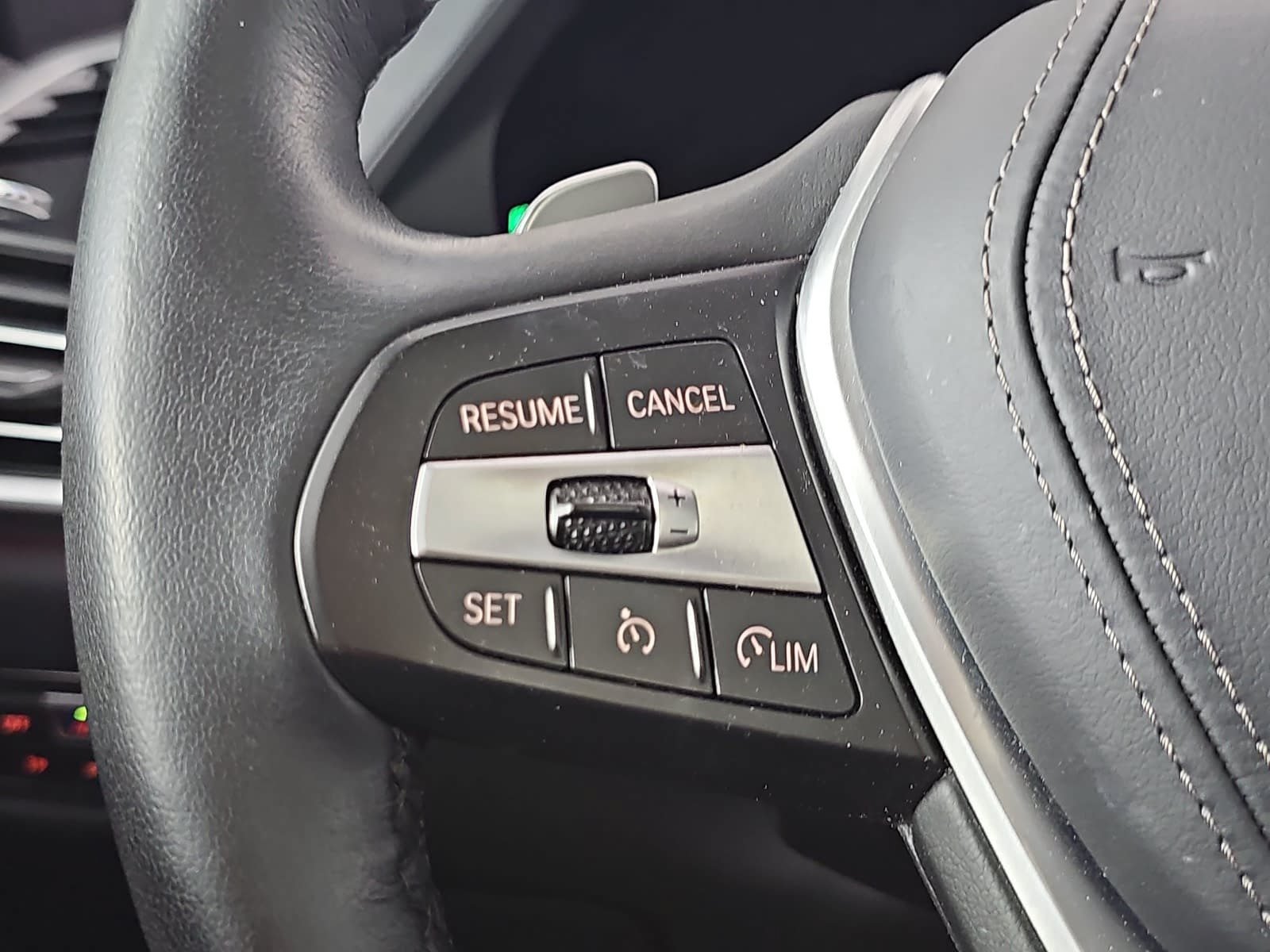 Used 2021 White BMW xDrive40i image 16