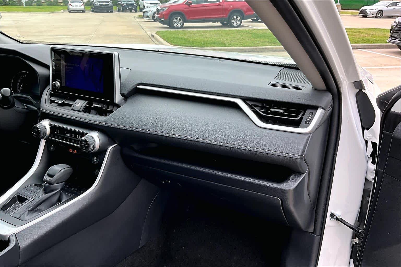 Used 2025 Ice Cap Toyota XLE image 19