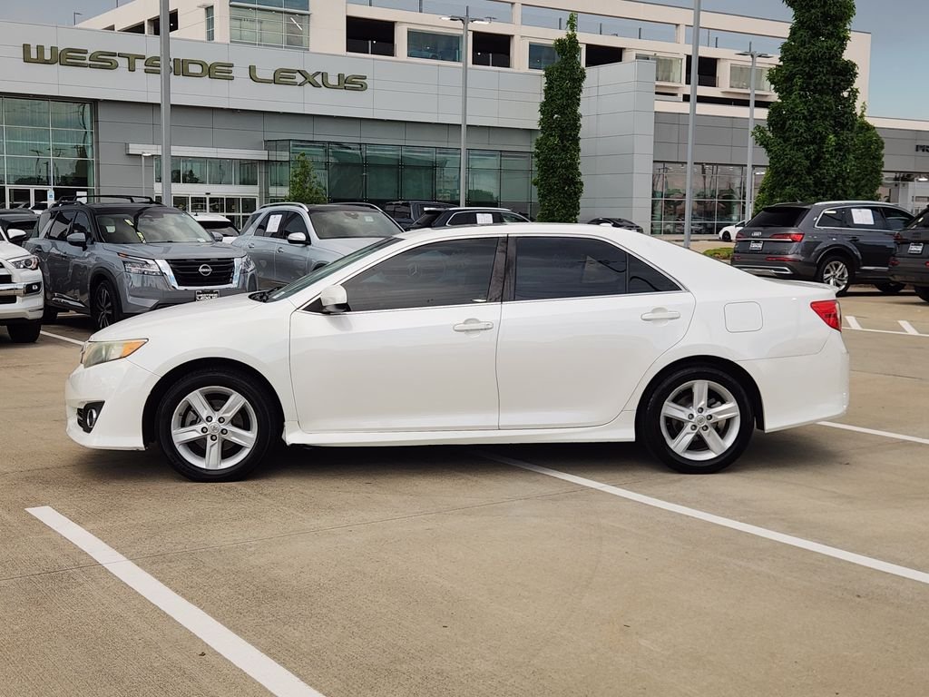 Used 2014 Blizzard Pearl Toyota SE image 4