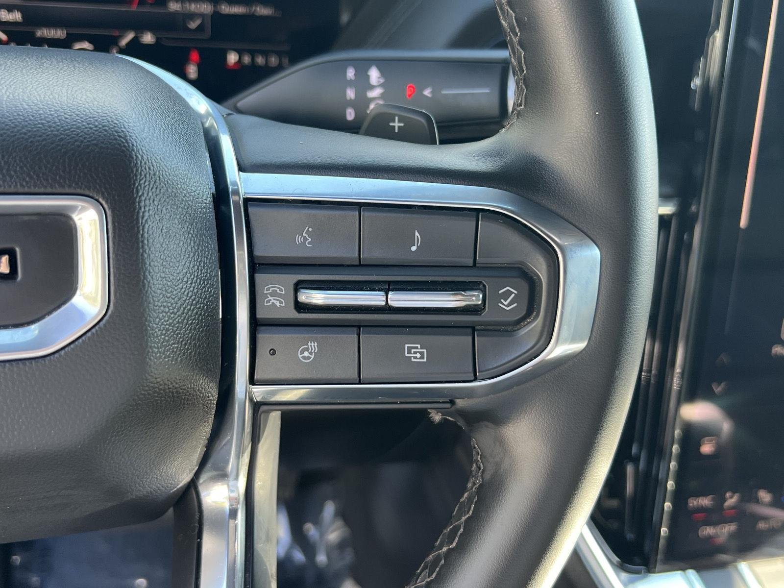 2025 GMC Yukon Denali - Photo 30