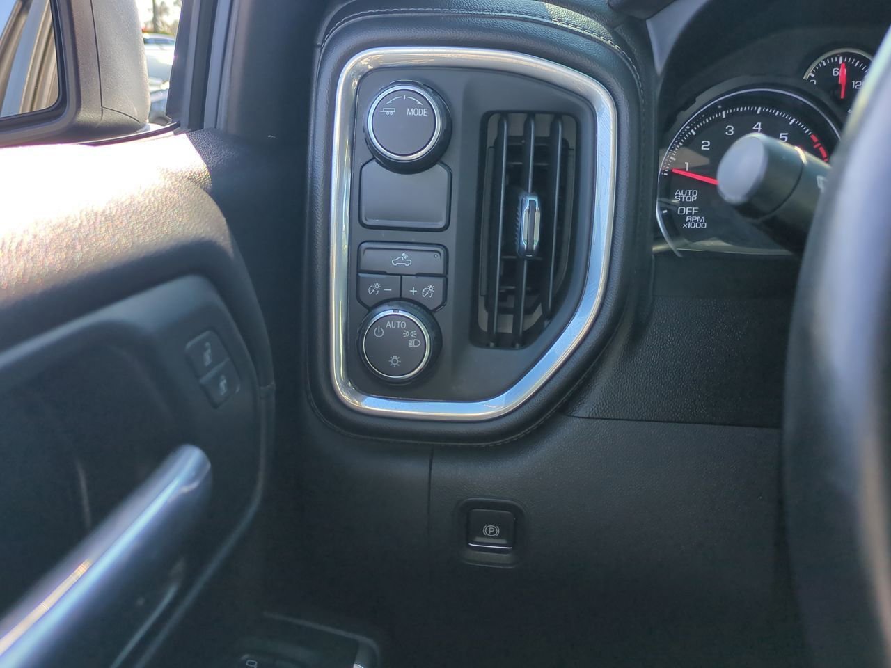 Used 2021 SUMMIT WHITE Chevrolet LT image 17