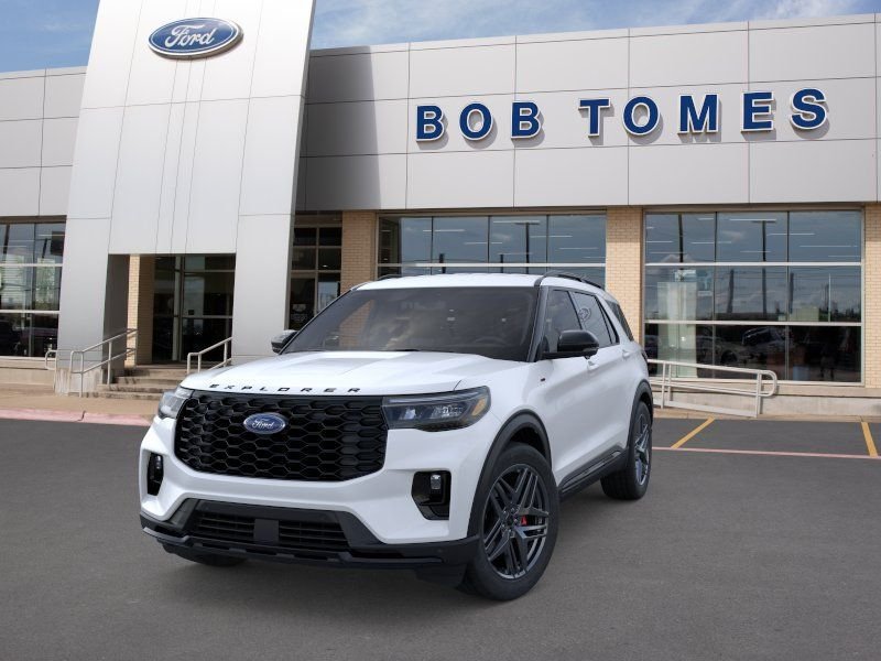 New 2026 Star White Metallic Tri-Coat Ford ST-Line image 3