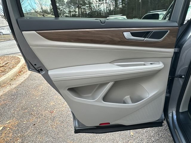 New 2026 Silver Volkswagen 2.0T SE w/Technology image 22