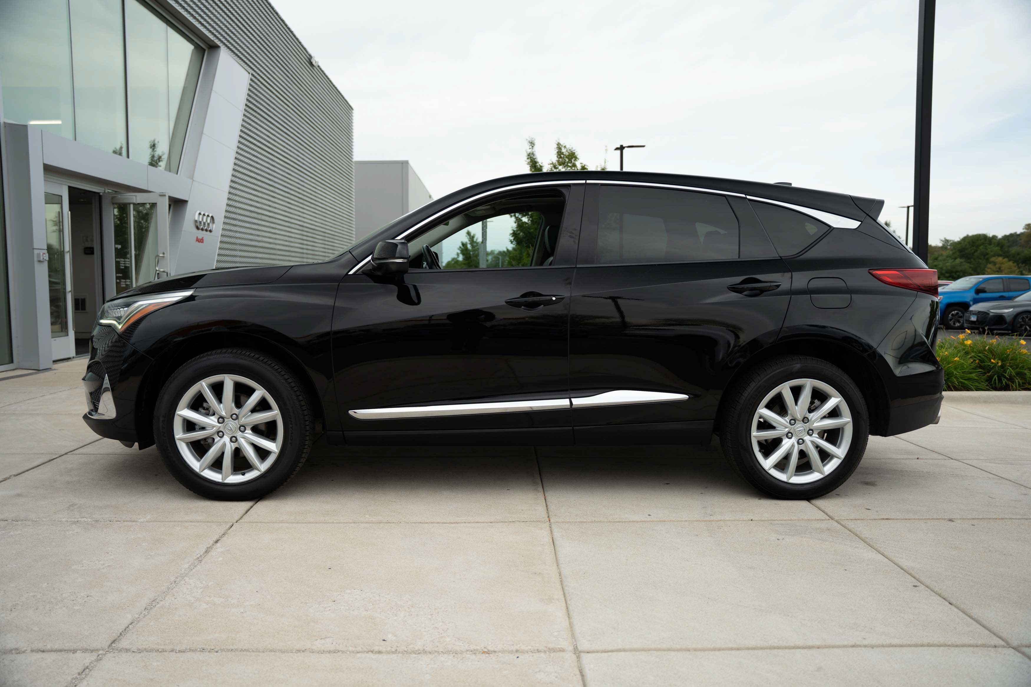Used 2021 Majestic Black Pearl Acura Base image 5