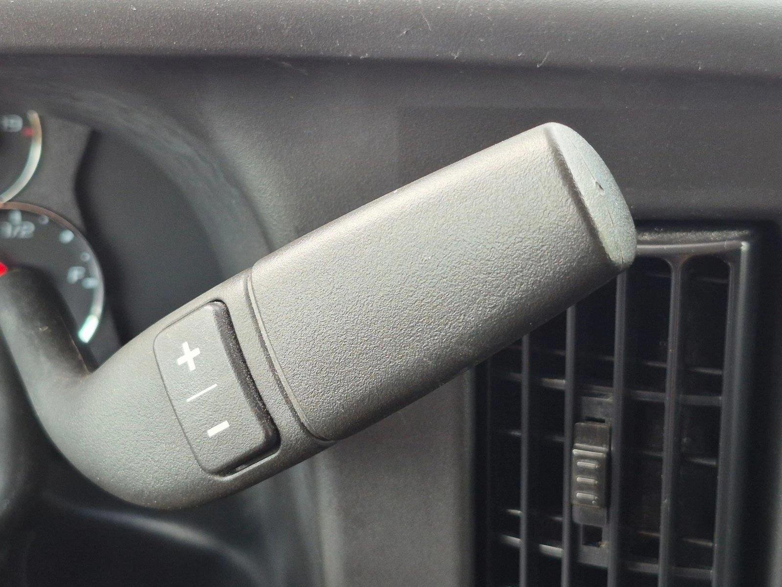 Used 2025 Summit White GMC  image 13