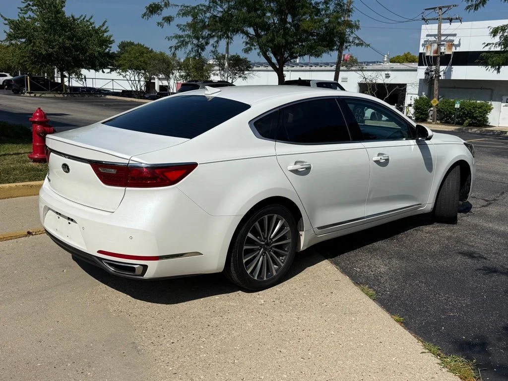 Used 2017 White Kia Premium image 7