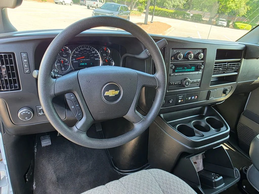 Used 2025 Summit White Chevrolet 1LS image 14