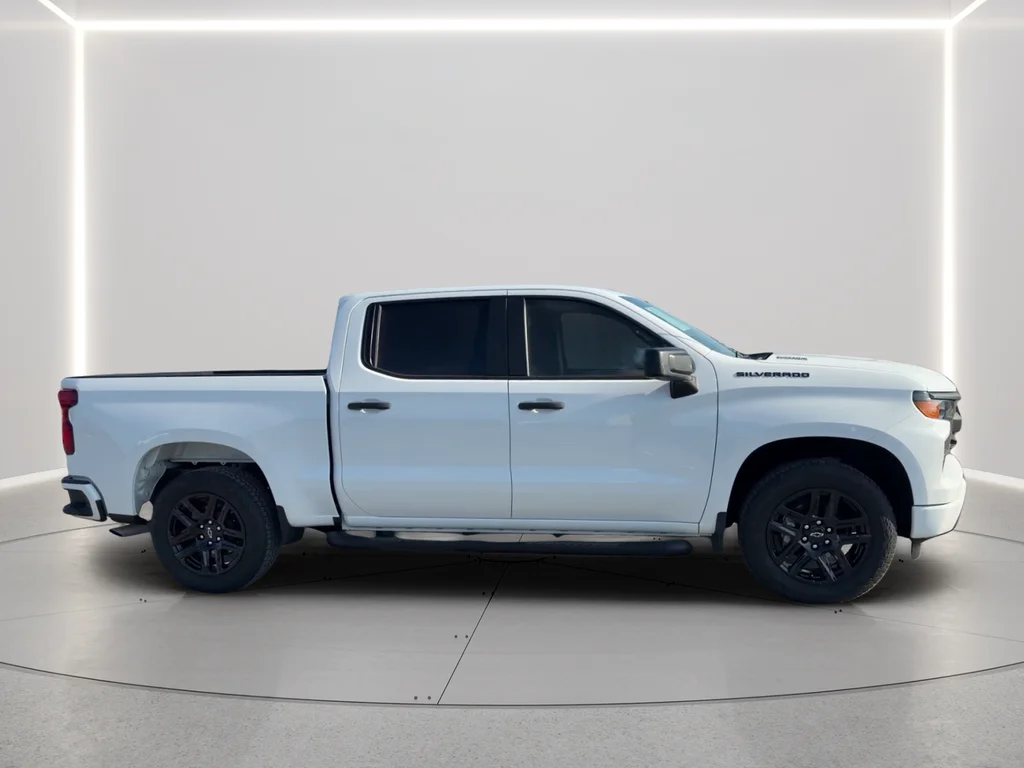 Used 2024 White Chevrolet Custom image 4