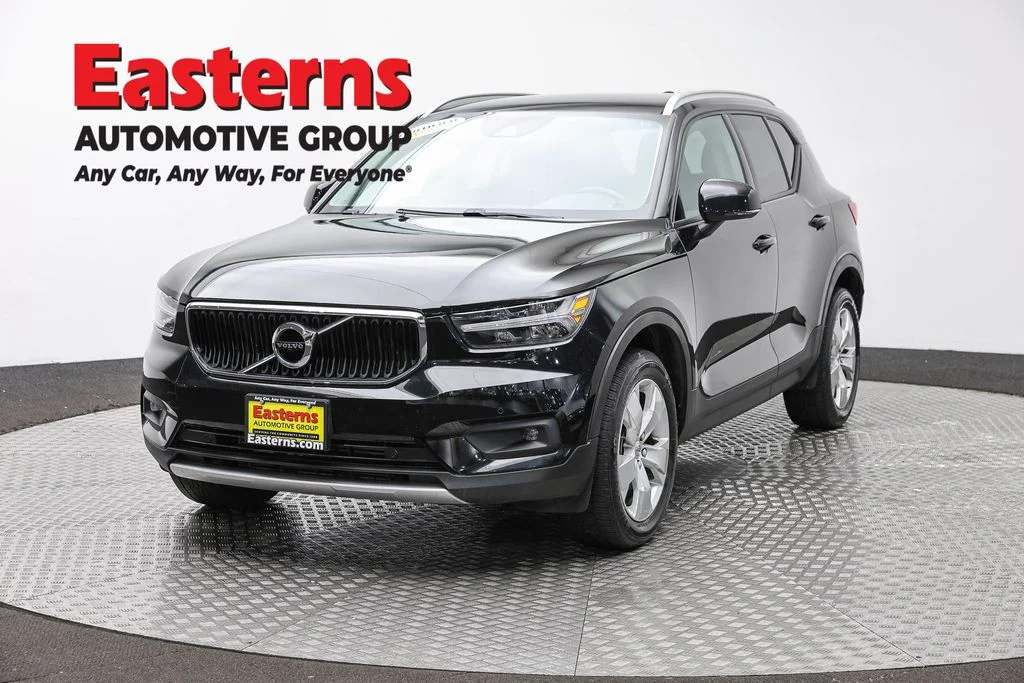 Used 2022 Black Volvo Momentum image 1