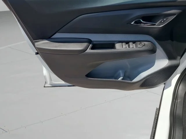 New 2027 Summit White Chevrolet LT image 16