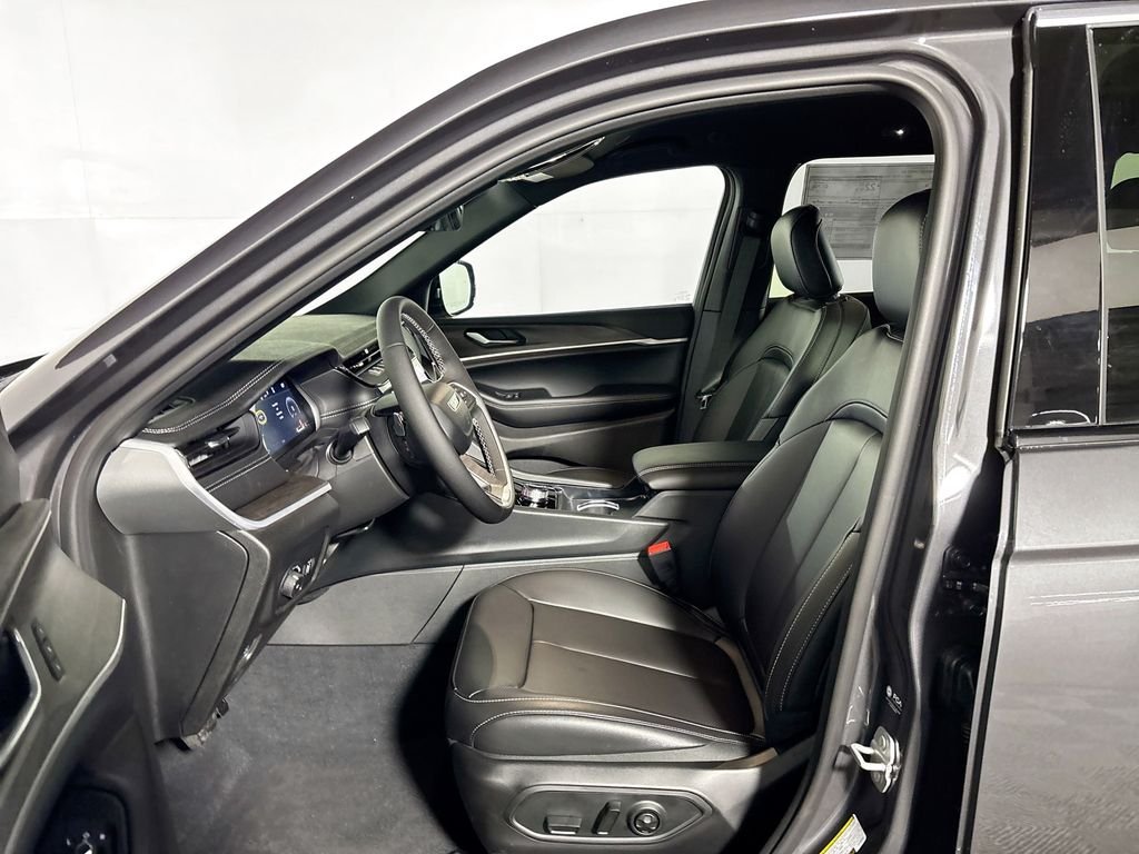 New 2026 Baltic Gray Metallic Clear-Coat Exterior Paint Jeep Limited image 11