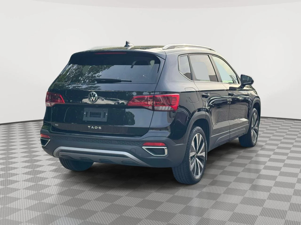 Used 2024 Deep Black Pearl Volkswagen 1.5T SE image 6