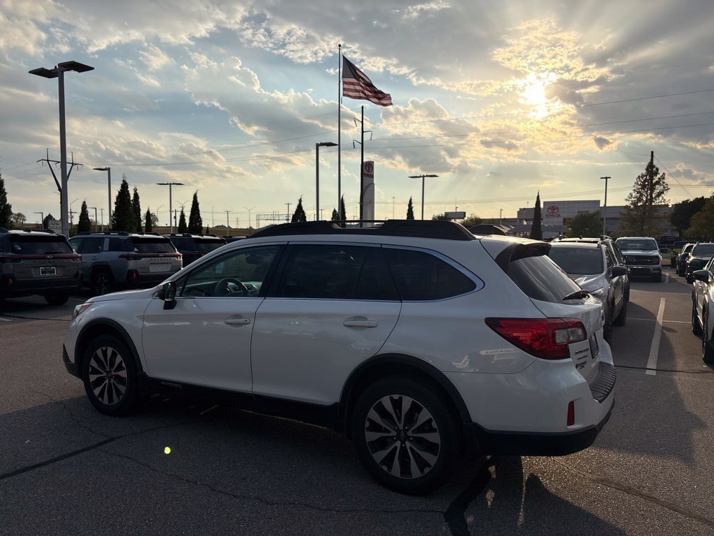 Used 2017 White Subaru 2.5i image 6