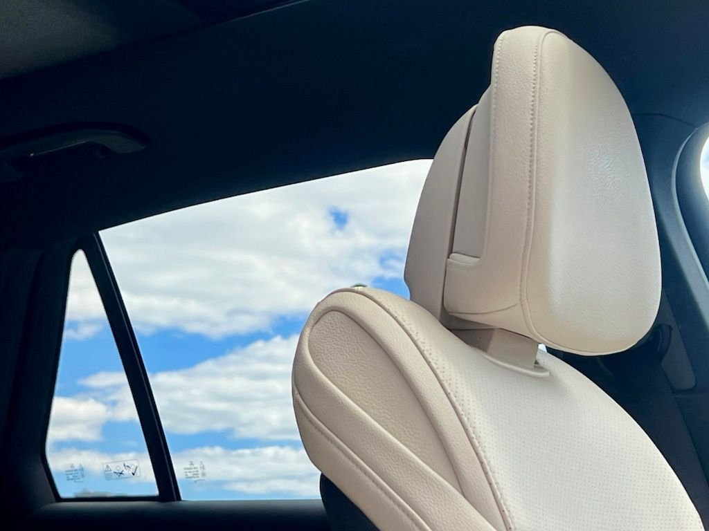 Certified Used 2023  Mercedes-Benz GLC 300 image 10