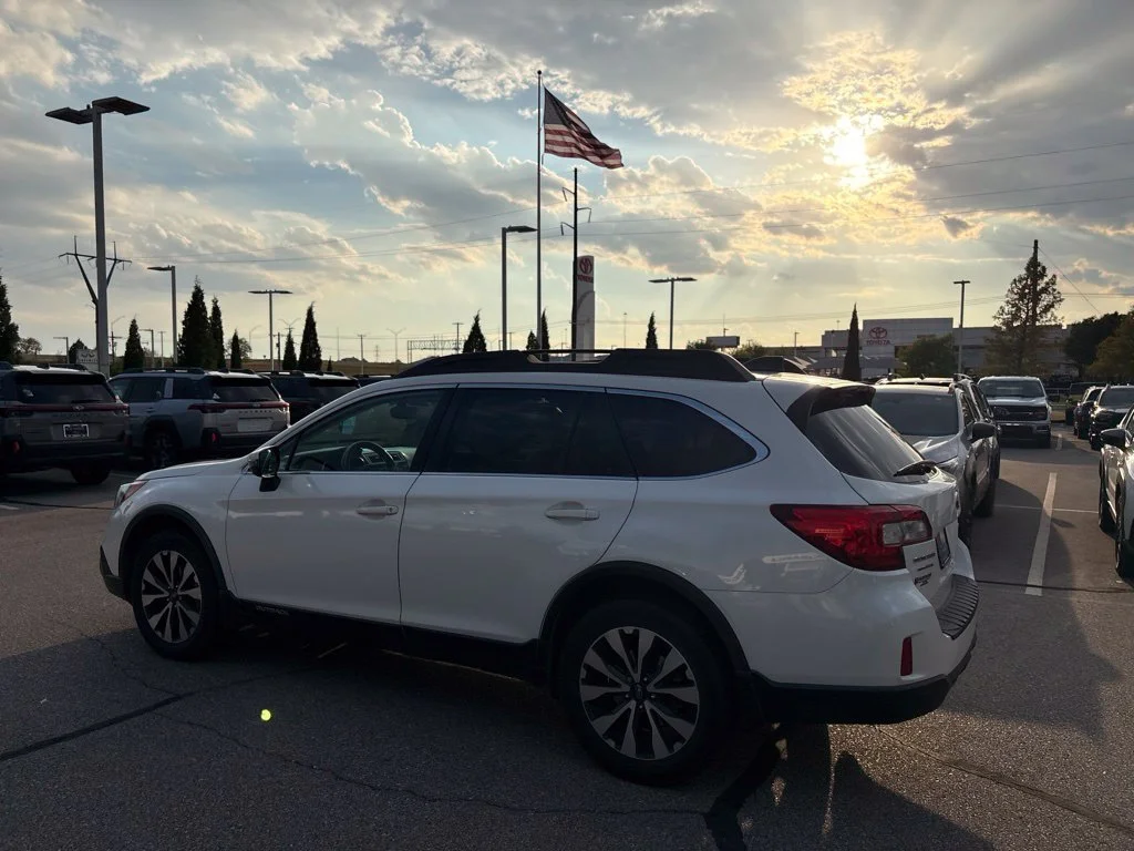 Used 2017 White Subaru 2.5i image 6