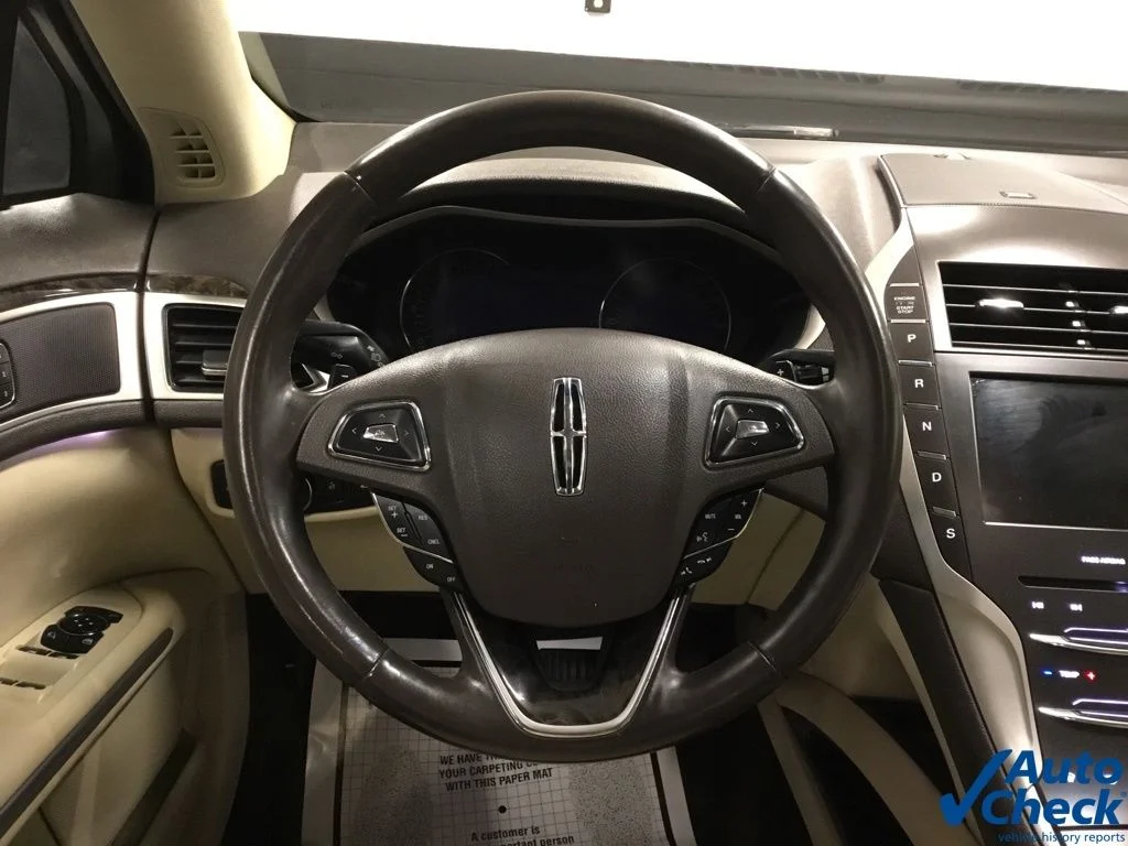Used 2015 Silver Lincoln Base image 46