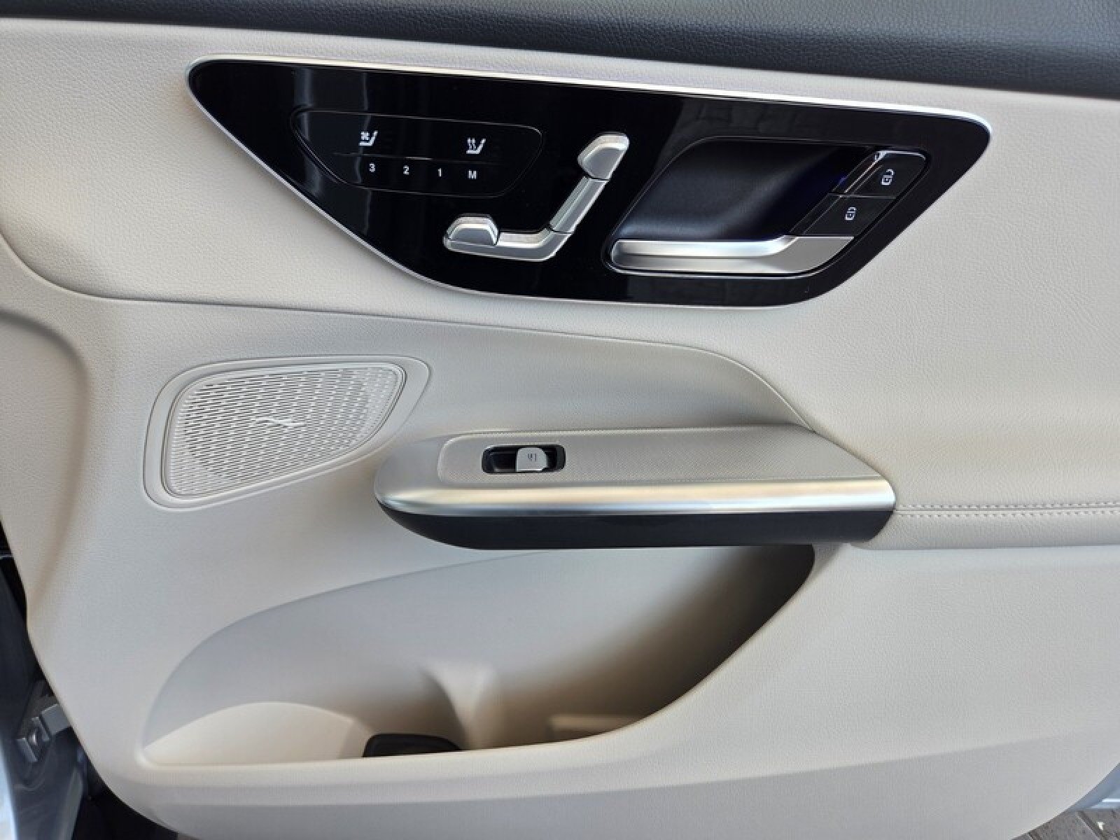 New 2026 Cirrus Silver Metallic Mercedes-Benz GLC 300 SUV image 20
