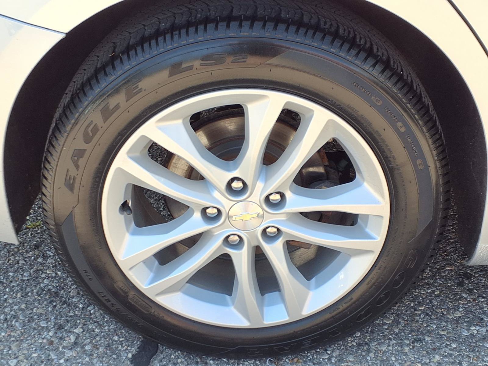 Used 2016 Silver Ice Metallic Chevrolet LT image 26