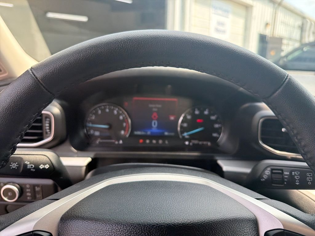 Used 2024 Blue Ford XLT image 18