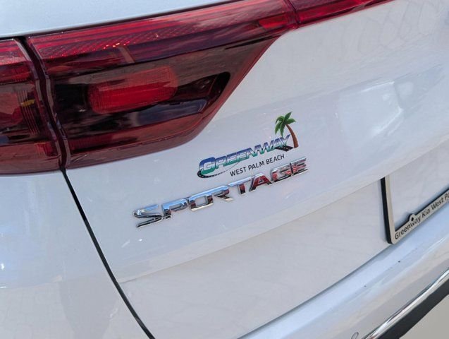 Used 2022 White Kia EX image 19