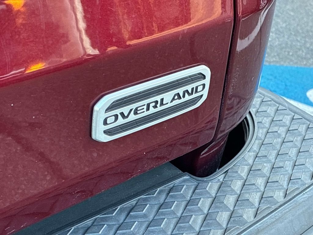 Used 2021  Jeep Overland image 11