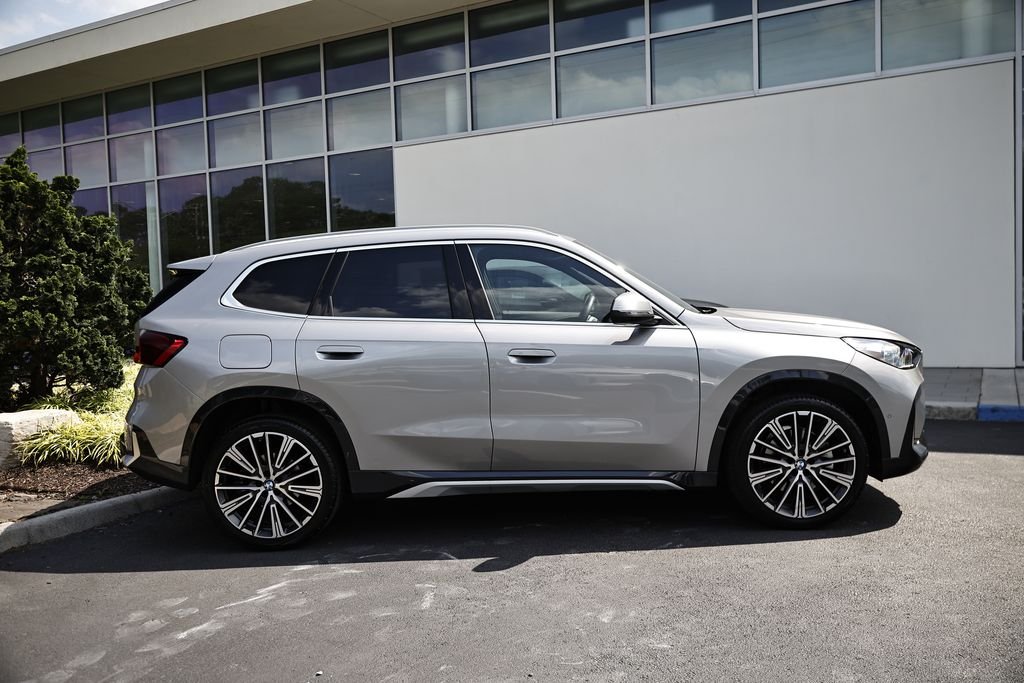 Used 2025 Space Silver Metallic BMW xDrive28i image 4
