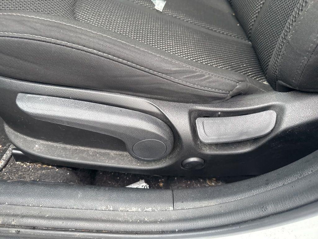 Used 2019 Snow White Pearl Kia LX image 9