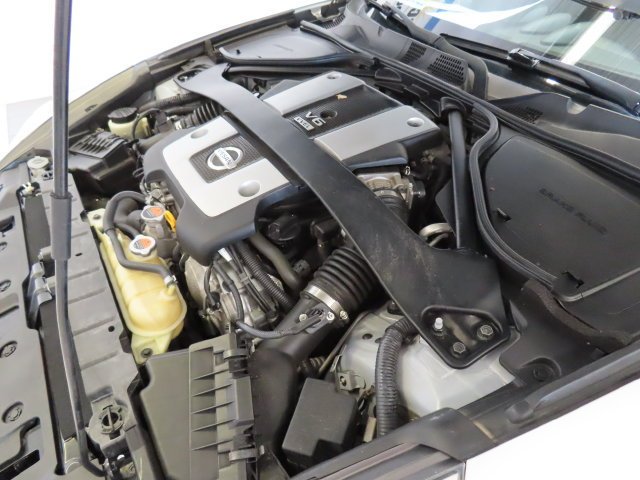 Used 2014 Brilliant Silver Metallic Nissan Base image 30
