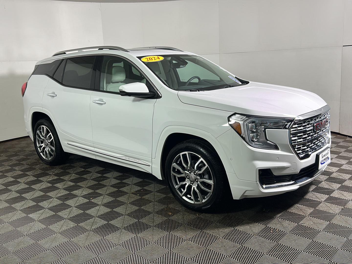 Used 2024 Summit White GMC Denali image 6