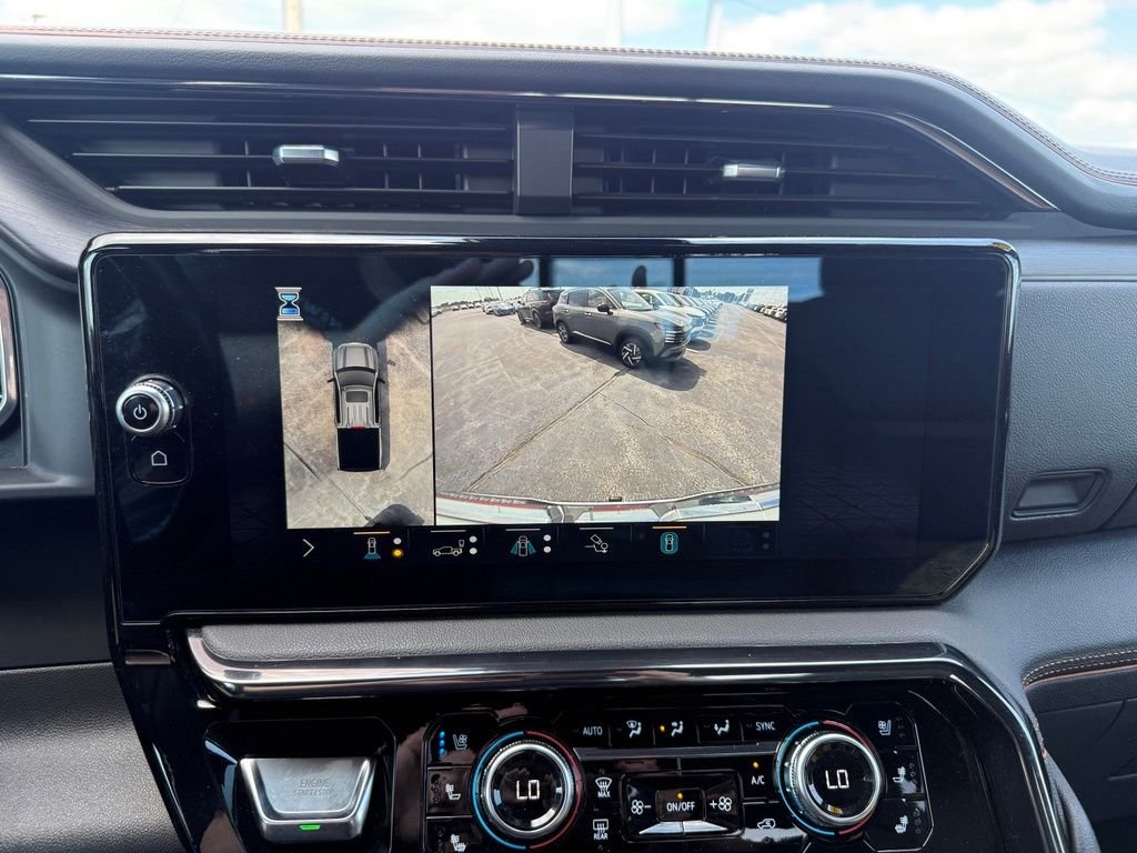 Used 2022 White GMC AT4 image 29