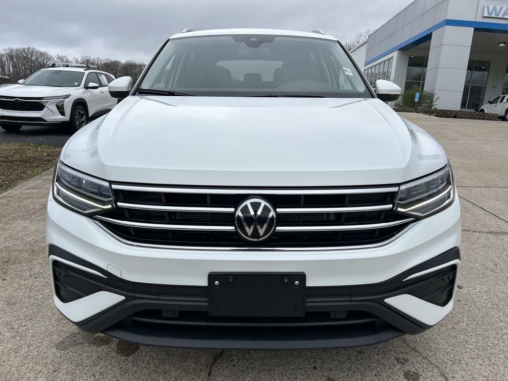 Used 2024 White Volkswagen SE image 9