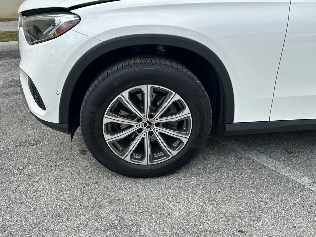 Used 2025  Mercedes-Benz GLC 300 image 27