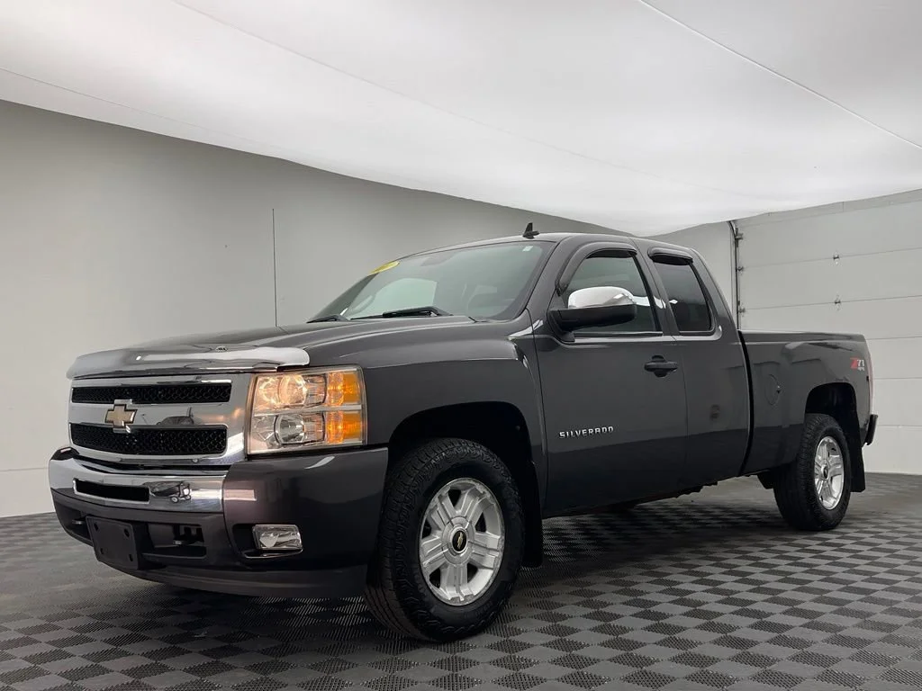 Used 2010 TAUPE GRAY METALLIC Chevrolet LT image 2