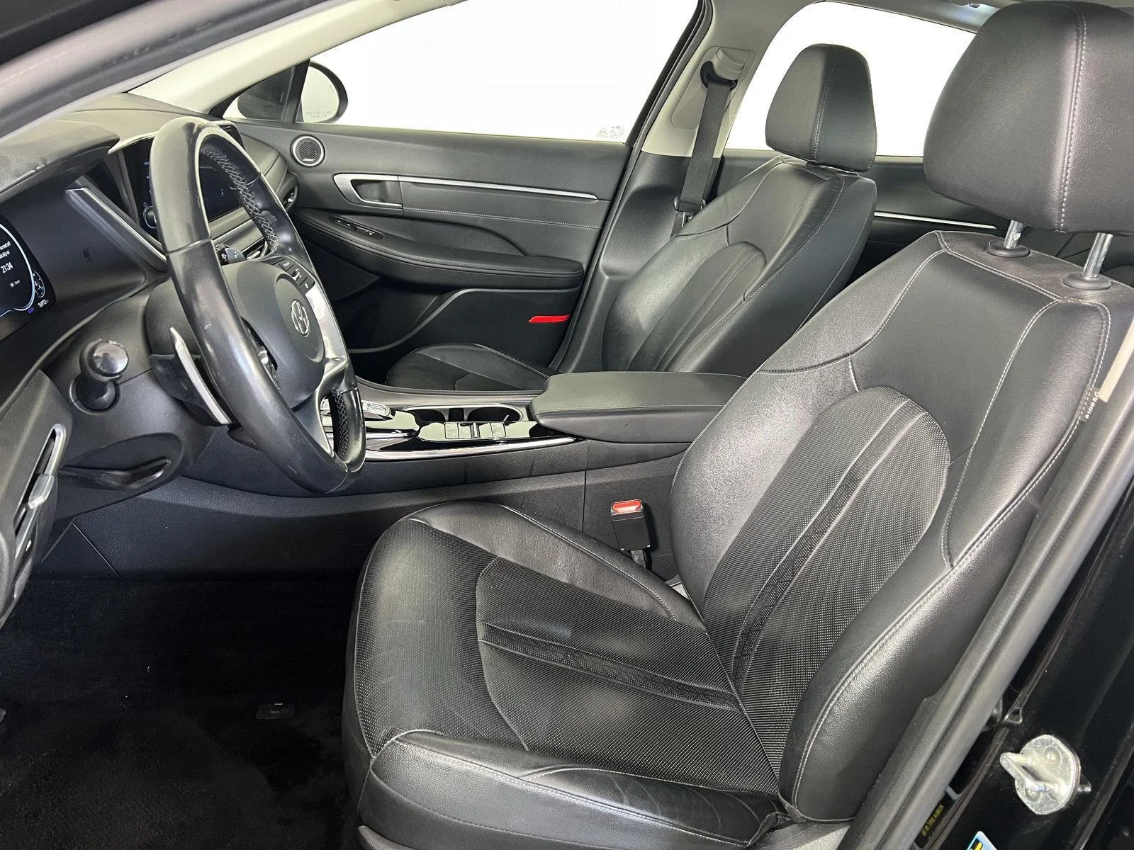 Used 2022 Phantom Black Hyundai Limited image 11