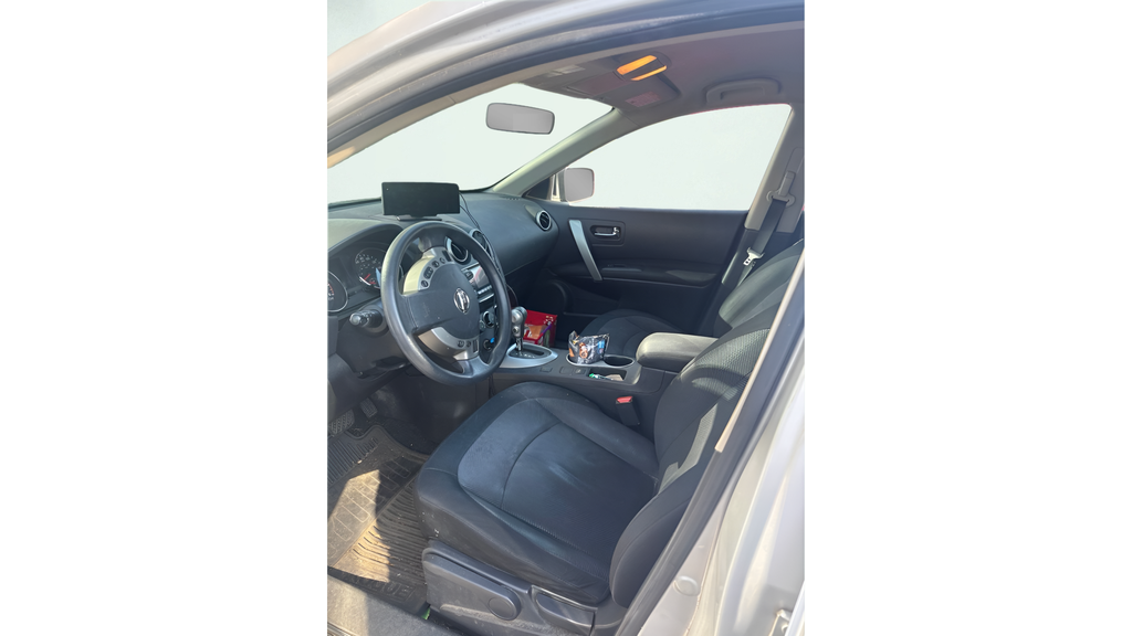 Used 2013 Brilliant Silver Nissan S image 10