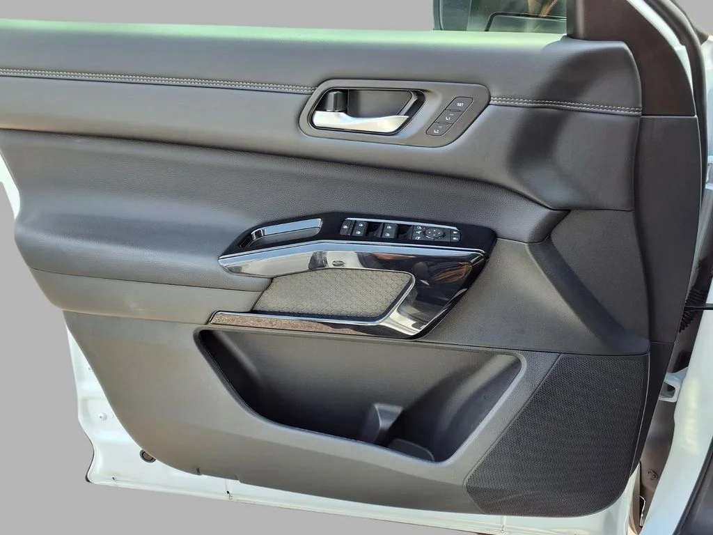 New 2026 Everest White Pearl TriCoat Nissan Platinum image 18