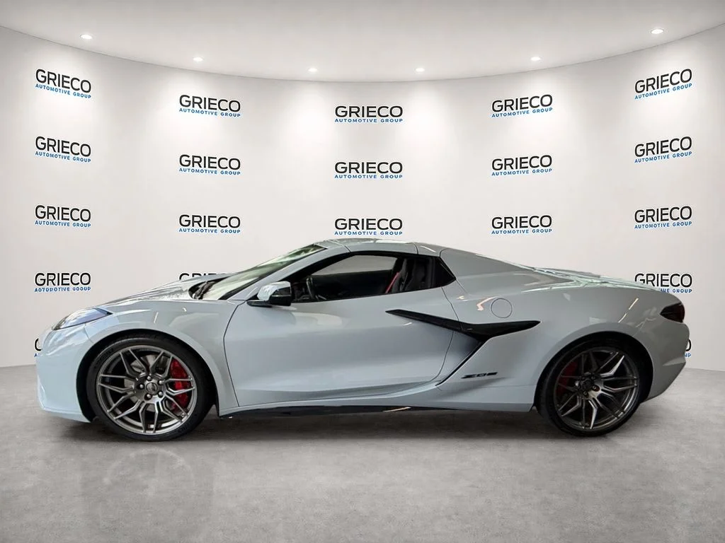 Used 2024 White Chevrolet Z06 image 4