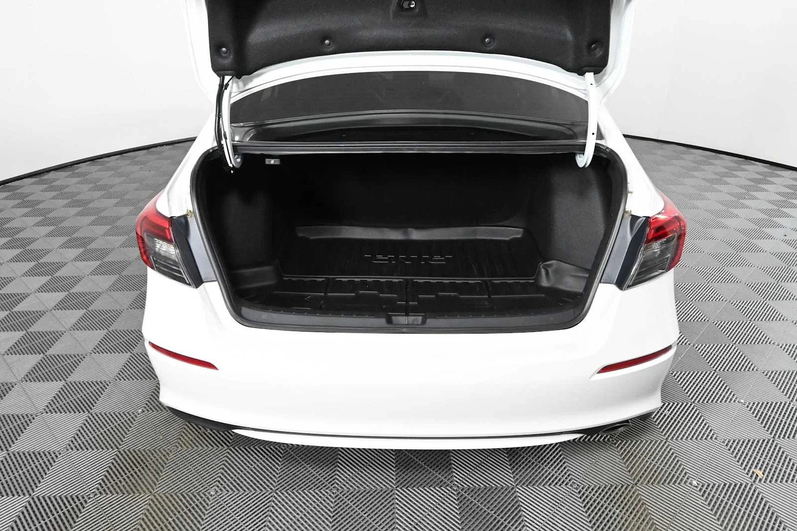 Used 2024 Platinum White Pearl Honda Sport image 7