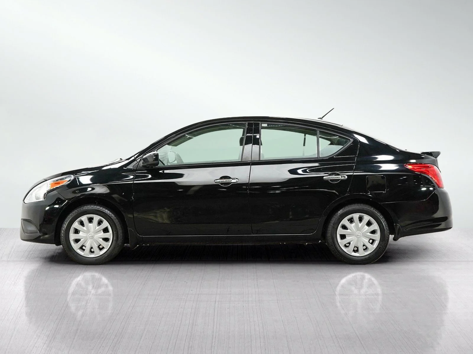 Used 2018 Nissan Versa Sedan SV with VIN 3N1CN7AP9JL883879 for sale in Burnsville, Minnesota