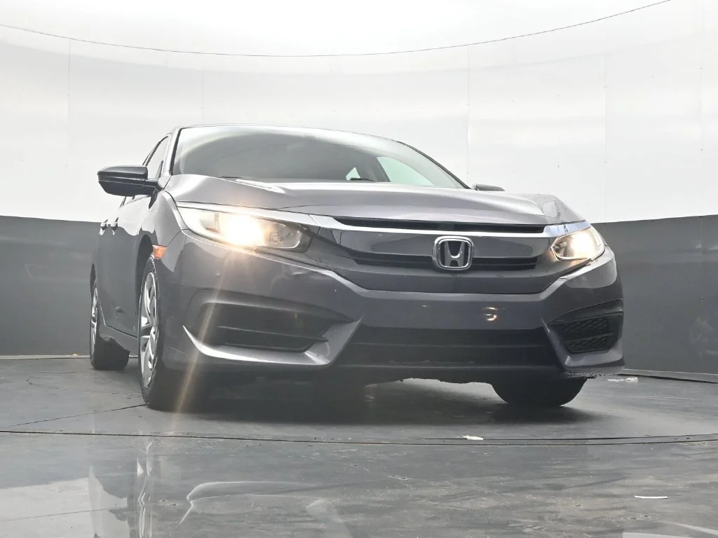 Certified Used 2018 Lunar Silver Metallic Honda LX image 29