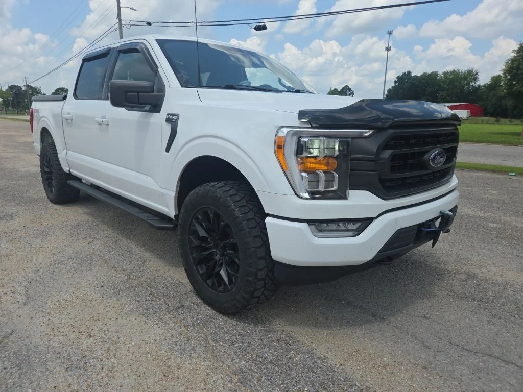 Used 2023 Oxford White Ford XLT image 1