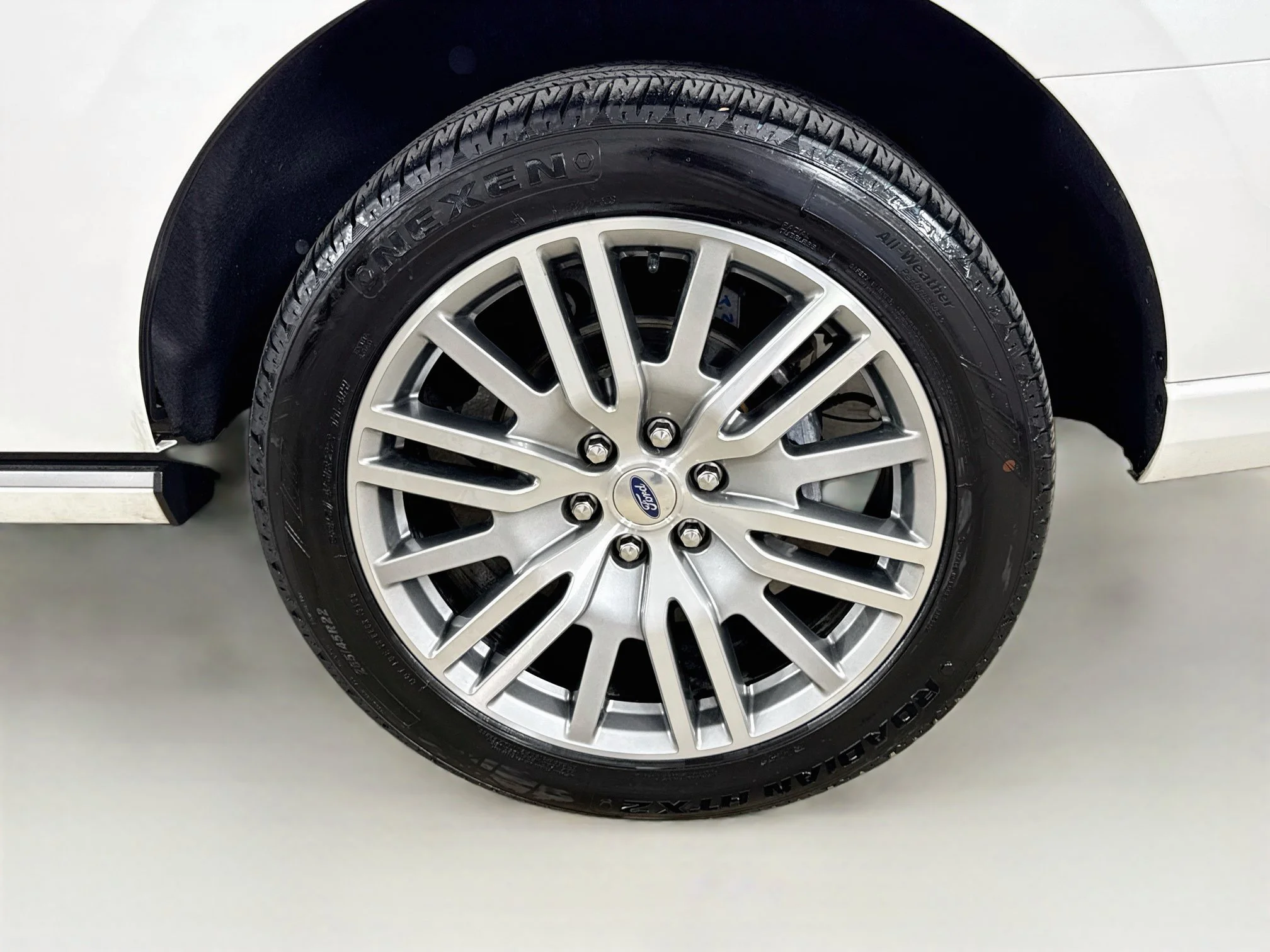 Used 2023  Ford Platinum image 35