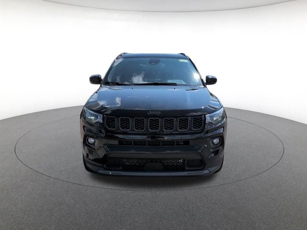 New 2026 Diamond Black Crystal Pearl-Coat Exterior Paint Jeep Limited image 14